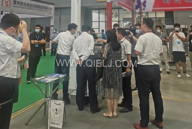 企鵝糧油機械榮獲第二十三屆中國農加工投洽會“優(yōu)秀裝備展示獎”(圖4)